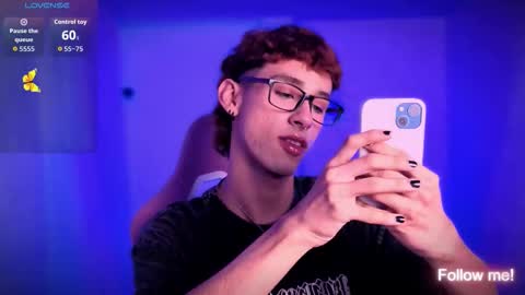 Snapshot of kitsuneplay_ chatting on January 6, 10:34 pm Salvatore online show from January 6, 10:34 pm