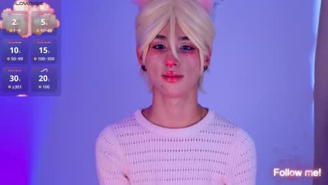 Snapshot of kitsuneplay_ chatting on February 9, 7:51 pm Salvatore online show from February 9, 7:51 pm