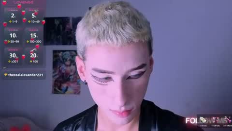 Snapshot of kitsuneplay_ chatting on August 7, 11:40 pm Salvatore online show from August 7, 11:40 pm