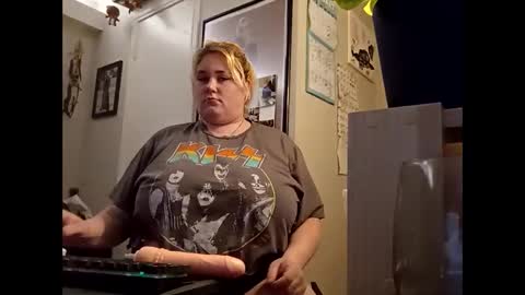 Kitten and rebellious online show from February 21, 8:05 pm