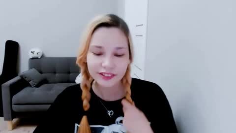 Snapshot of kitten_alisa chatting on September 13, 6:29 pm Alissa online show from September 13, 6:29 pm