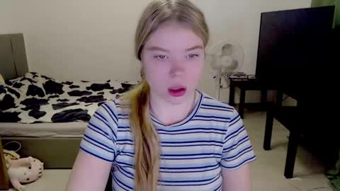 Jennyblonde and Emmabrunette online show from December 6, 10:16 am