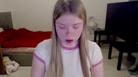 Jennyblonde and Emmabrunette online show from February 6, 7:40 pm