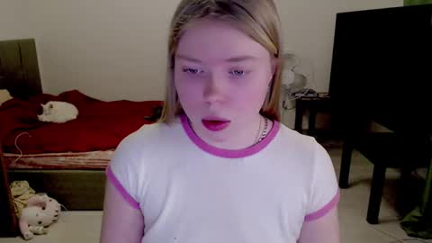 Jennyblonde and Emmabrunette online show from February 6, 10:43 pm