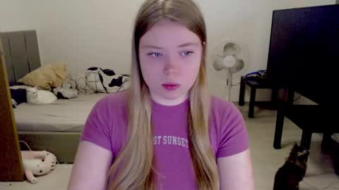 Jennyblonde and Emmabrunette online show from November 6, 8:26 am