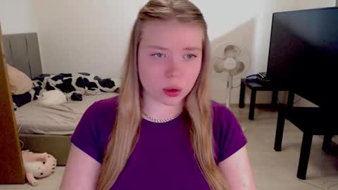 Jennyblonde and Emmabrunette online show from November 10, 11:53 am