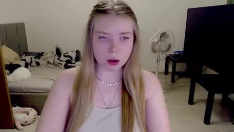 Jennyblonde and Emmabrunette online show from November 19, 3:45 pm