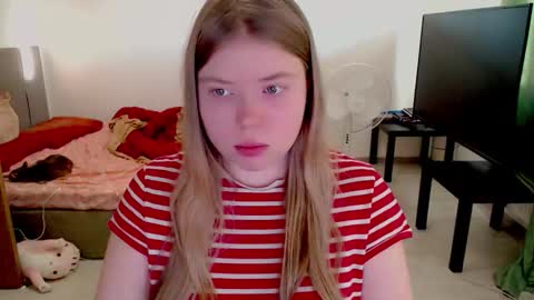 Jennyblonde and Emmabrunette online show from January 12, 10:31 am