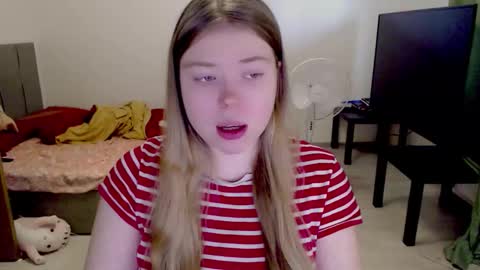 Jennyblonde and Emmabrunette online show from January 13, 9:47 am