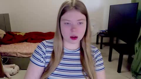 Jennyblonde and Emmabrunette online show from January 16, 10:52 am