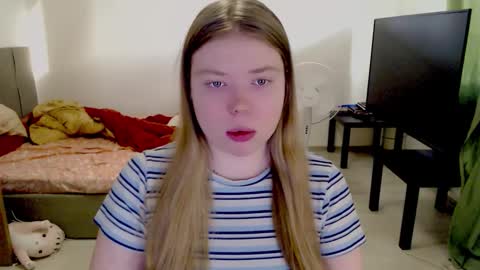 Jennyblonde and Emmabrunette online show from January 17, 10:53 am