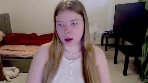 Jennyblonde and Emmabrunette online show from January 18, 11:36 am