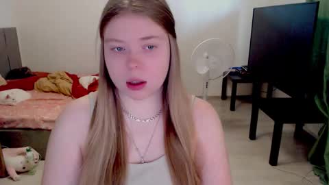 Jennyblonde and Emmabrunette online show from February 2, 12:26 pm