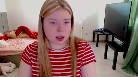 Jennyblonde and Emmabrunette online show from February 18, 11:50 am