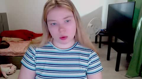 Jennyblonde and Emmabrunette online show from February 24, 1:09 pm