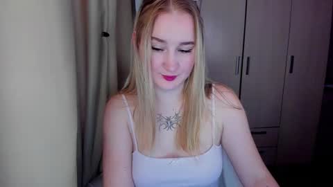 Snapshot of kitten_sun chatting on February 19, 3:13 am kitten_sun online show from February 19, 3:13 am