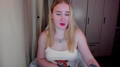 Snapshot of kitten_sun chatting on February 26, 2:54 am kitten_sun online show from February 26, 2:54 am