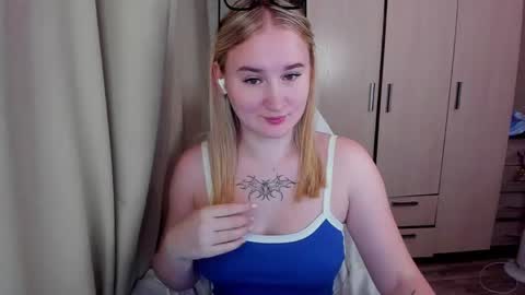 Snapshot of kitten_sun chatting on March 21, 1:21 am kitten_sun online show from March 21, 1:21 am