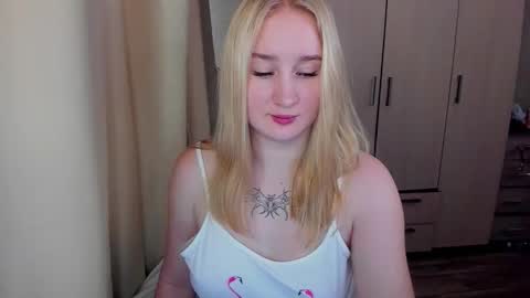 Snapshot of kitten_sun chatting on March 28, 2:00 am kitten_sun online show from March 28, 2:00 am