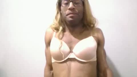 Snapshot of kittencrown chatting on March 11, 5:35 am bambi online show from March 11, 5:35 am