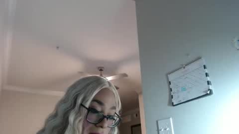 Snapshot of kittencrown chatting on March 27, 6:19 am bambi online show from March 27, 6:19 am