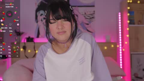 Snapshot of kittenmoon_ chatting on December 6, 3:00 pm online show from December 6, 3:00 pm