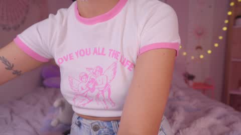 Snapshot of kittenmoon_ chatting on February 26, 12:27 am online show from February 26, 12:27 am