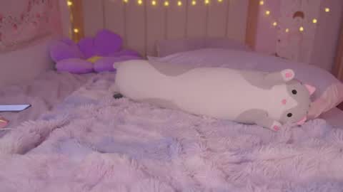 Snapshot of kittenmoon_ chatting on February 26, 3:32 am online show from February 26, 3:32 am