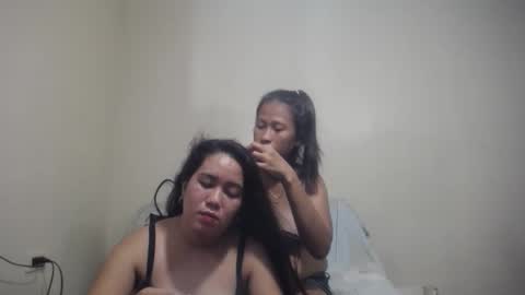 Snapshot of kittensquirtpussy chatting on June 4, 3:12 am kittensquirtpussy online show from June 4, 3:12 am