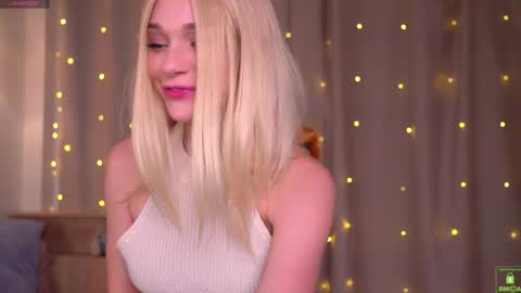 Snapshot of kittessa chatting on December 7, 7:21 pm Tessa online show from December 7, 7:21 pm