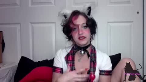 Snapshot of kittibbybells0311 chatting on October 30, 9:22 am Kitti online show from October 30, 9:22 am