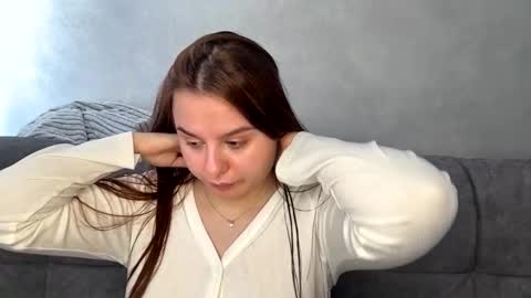 Ellaiza online show from March 19, 7:23 am