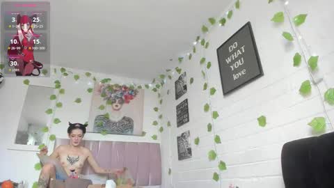  KITTY online show from November 12, 7:03 pm