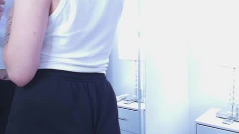 Kitty   online show from April 4, 6:27 pm