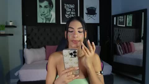 Snapshot of kitty_collins_ chatting on February 25, 12:26 pm Kitty online show from February 25, 12:26 pm