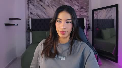 Snapshot of kitty_collins_ chatting on April 1, 11:44 am Kitty online show from April 1, 11:44 am