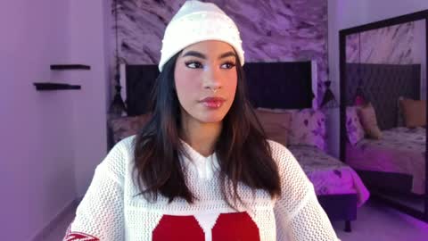 Snapshot of kitty_collins_ chatting on April 5, 11:29 am Kitty online show from April 5, 11:29 am