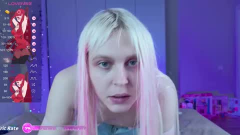 Evelyn online show from December 14, 8:35 pm