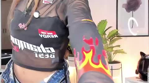 Snapshot of kitty_eliffe chatting on May 5, 10:40 pm kitty online show from May 5, 10:40 pm