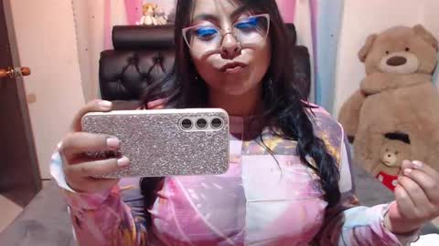 Snapshot of kitty_eyes chatting on February 7, 3:45 am kitty online show from February 7, 3:45 am