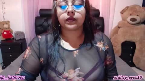 Snapshot of kitty_eyes chatting on February 7, 12:03 am kitty online show from February 7, 12:03 am