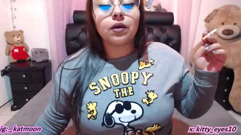 Snapshot of kitty_eyes chatting on February 9, 3:43 am kitty online show from February 9, 3:43 am