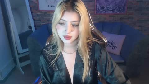kitty_fox_b online show from January 7, 10:52 pm