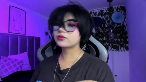 Snapshot of kitty_gang chatting on March 24, 1:21 am Camila online show from March 24, 1:21 am