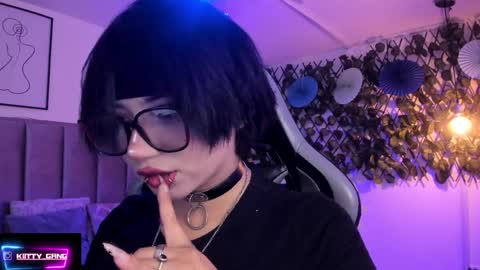 Snapshot of kitty_gang chatting on April 7, 1:50 am Camila online show from April 7, 1:50 am