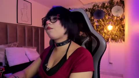 Snapshot of kitty_gang chatting on April 28, 2:27 am Camila online show from April 28, 2:27 am