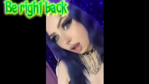 Hey  Im Ellie  if you like me and like my show give me a thumbs up hehe online show from January 18, 9:24 pm