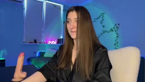 kitty_kristy1 online show from July 4, 1:39 pm