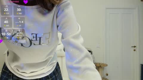 Snapshot of kitty_rock_paw chatting on December 4, 1:25 am Emilly online show from December 4, 1:25 am