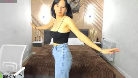 Snapshot of kitty_roose chatting on March 8, 2:04 am kitty online show from March 8, 2:04 am